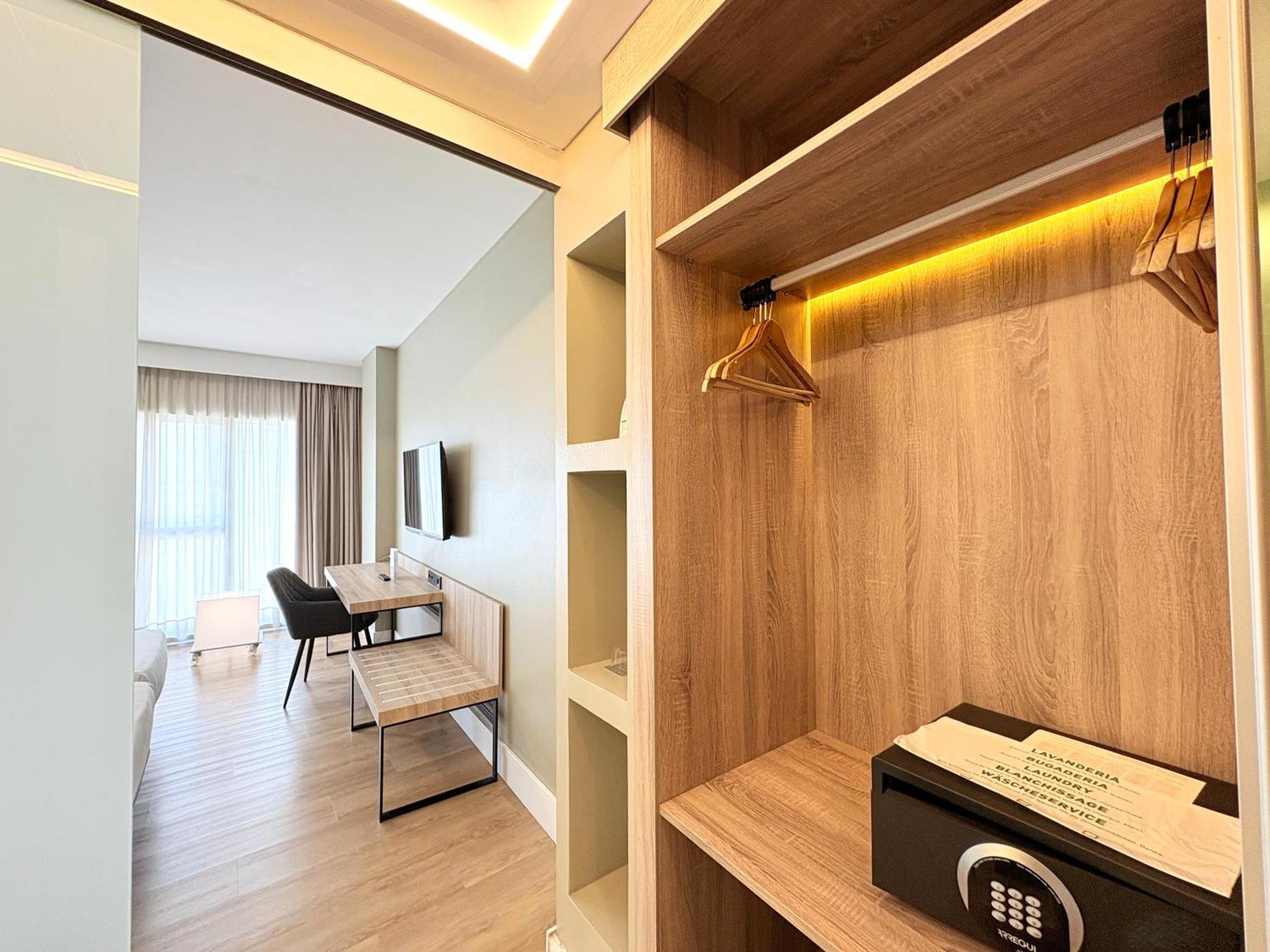 Eurohotel Barcelona Granvia Fira L'Hospitalet de Llobregat Dış mekan fotoğraf